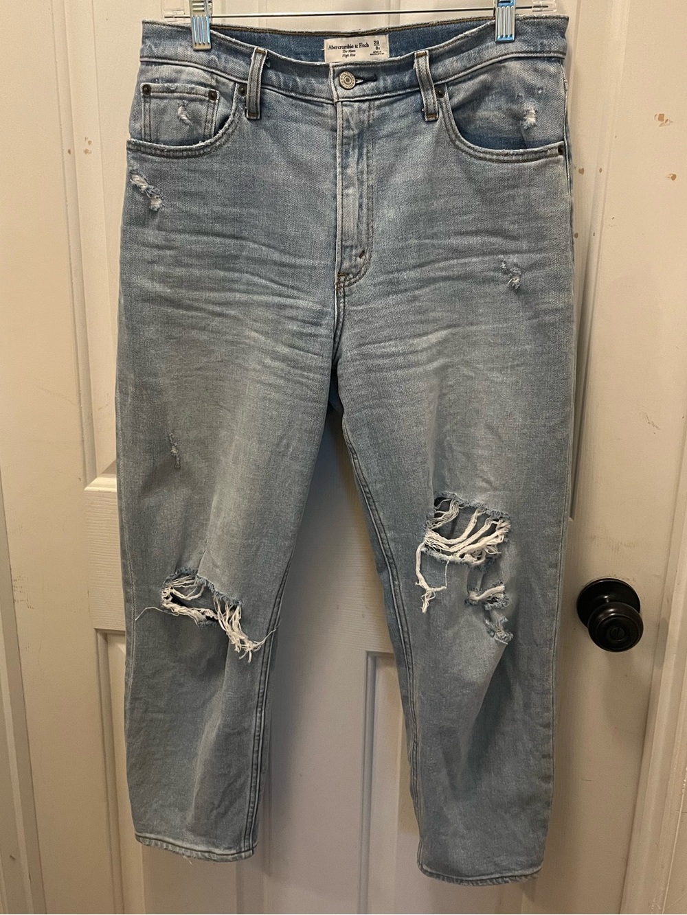 LIKE NEW Abercrombie & Fitch The Mom Distressed High Rise Jeans - Sz 8S